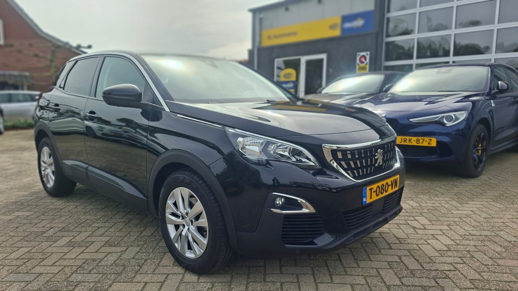 Peugeot 3008 - 1.2 PureTech Allure - Automaat - Navigatie - All season banden - AutoWereld.nl
