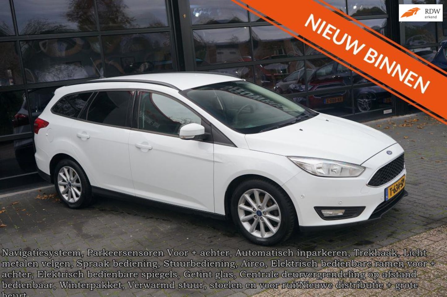 Ford Focus Wagon - 1.0 Lease Edition 1.0 Lease Edition, PDC, Navi, Airco, Winterpakket, trekhaak - AutoWereld.nl