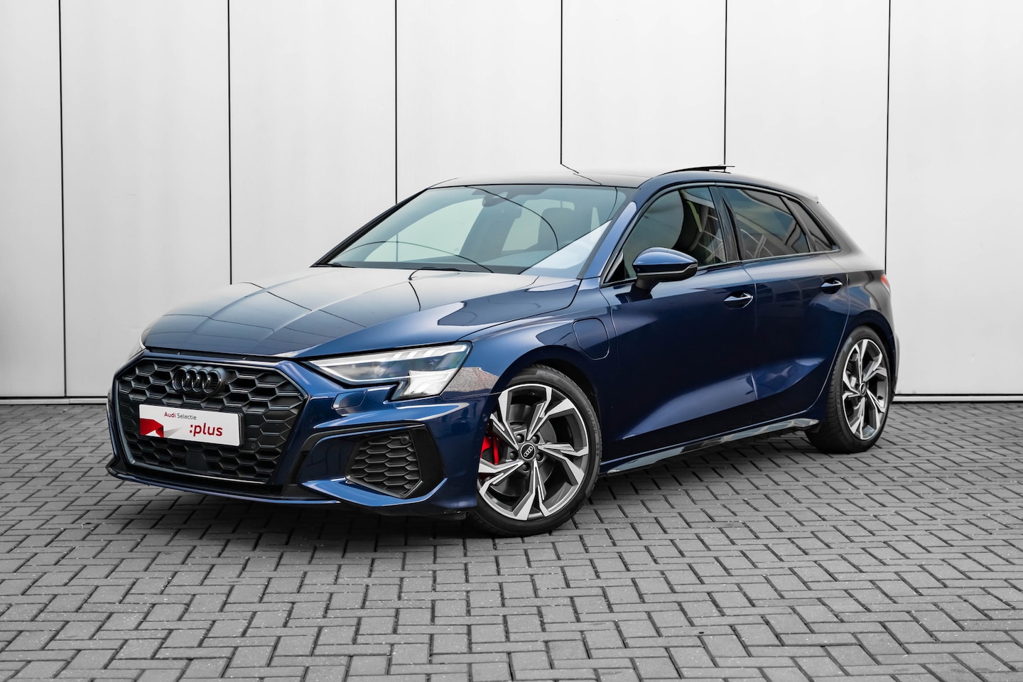 Audi A3 Sportback - 45 TFSI e S edition Competition 245 PK | Panoramadak | Dodehoekdetectie | Ambiance Verlich - AutoWereld.nl