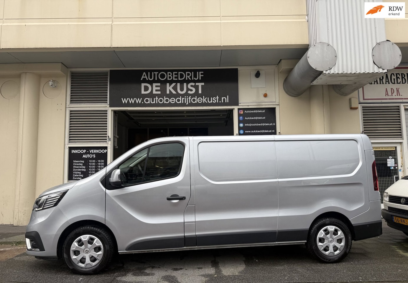 Renault Trafic - 2.0 AUT 2023 Blue dC1 150 EDC T30 L2H1 Extra - AutoWereld.nl