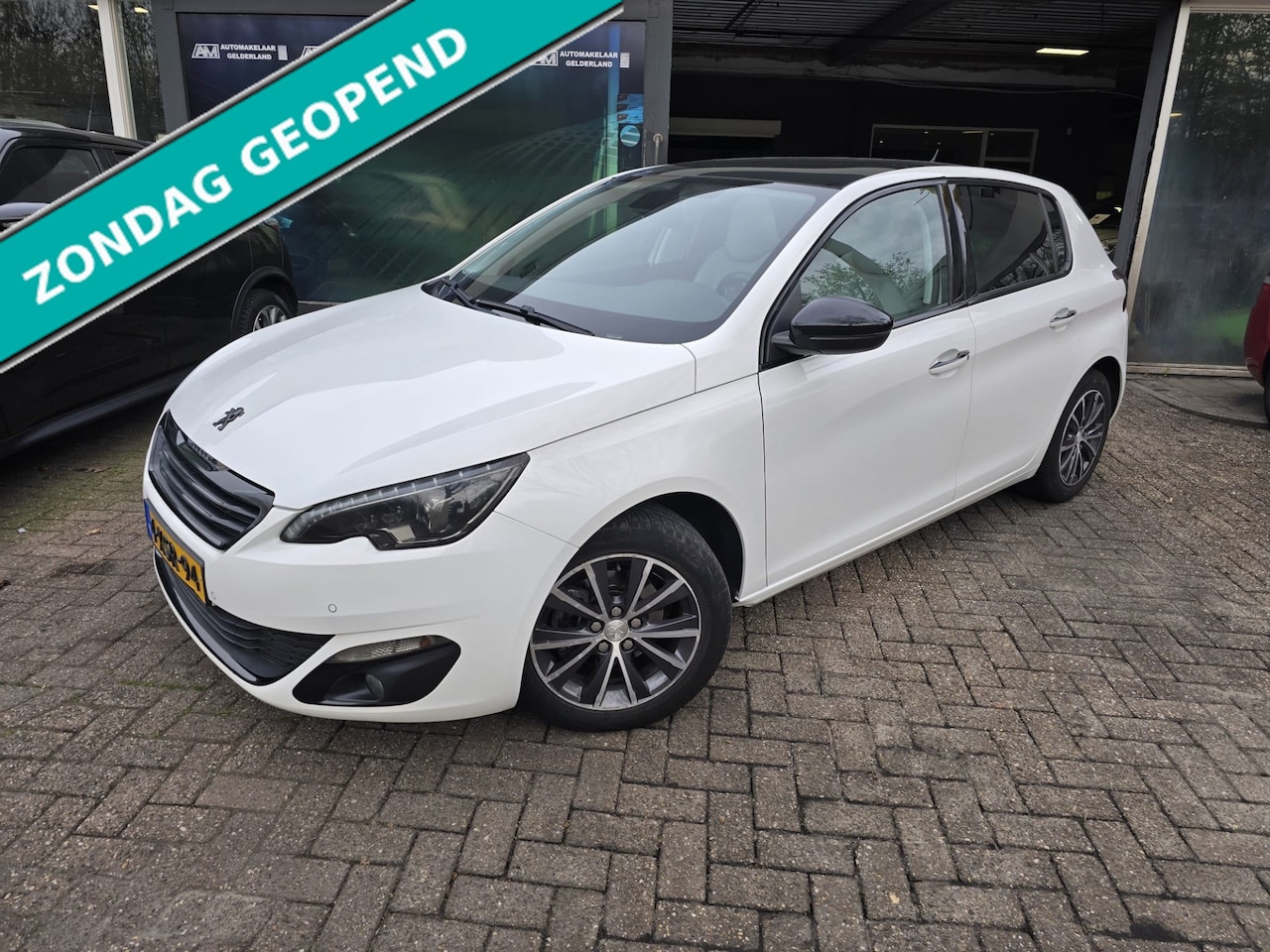 Peugeot 308 - 1.2 e-THP Allure | AUTOMAAT | 12MND GARANTIE | PANO | STOELVERWARMING | CAMERA | - AutoWereld.nl
