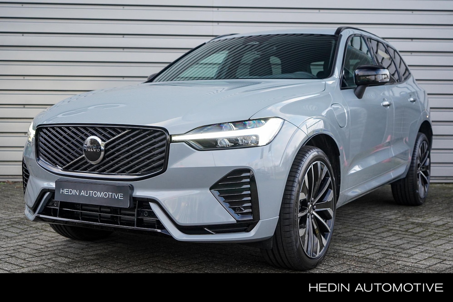 Volvo XC60 - 2.0 T6 Plug-in hybrid AWD Plus Dark | Actieve luchtvering met FOUR-C | 21" 5-Spaaks V-velg - AutoWereld.nl