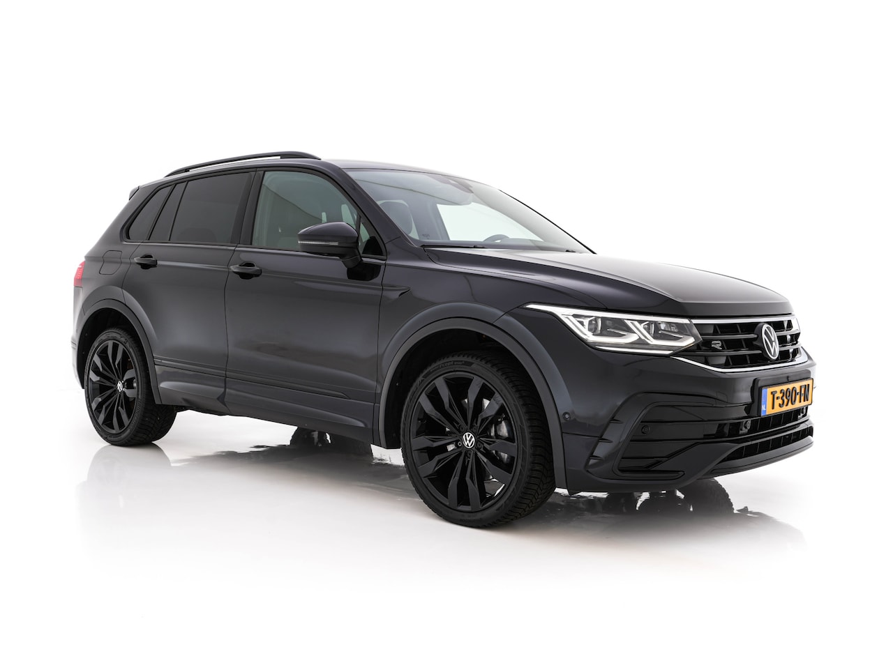 Volkswagen Tiguan - 1.4 TSI Black-Style R-Line Business eHybrid ( Plug-in ) (INCL-BTW) *HEAD-UP | FULL-LED | A - AutoWereld.nl