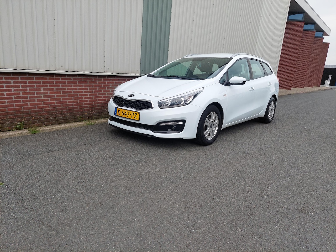Kia Cee'd - 1.6 GDI DynamicLine 1.4 Sportswagon, Navi, Camera, pdc, Inr./gar. - AutoWereld.nl