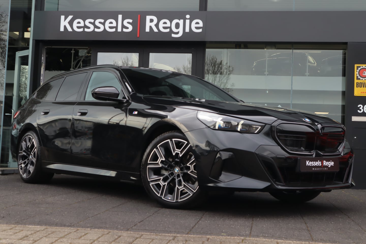 BMW 5-serie Touring - 520i M-sport Pano H&K HuD Memory El.Haak Laser Stoelkoeling Keyless Ambient - AutoWereld.nl