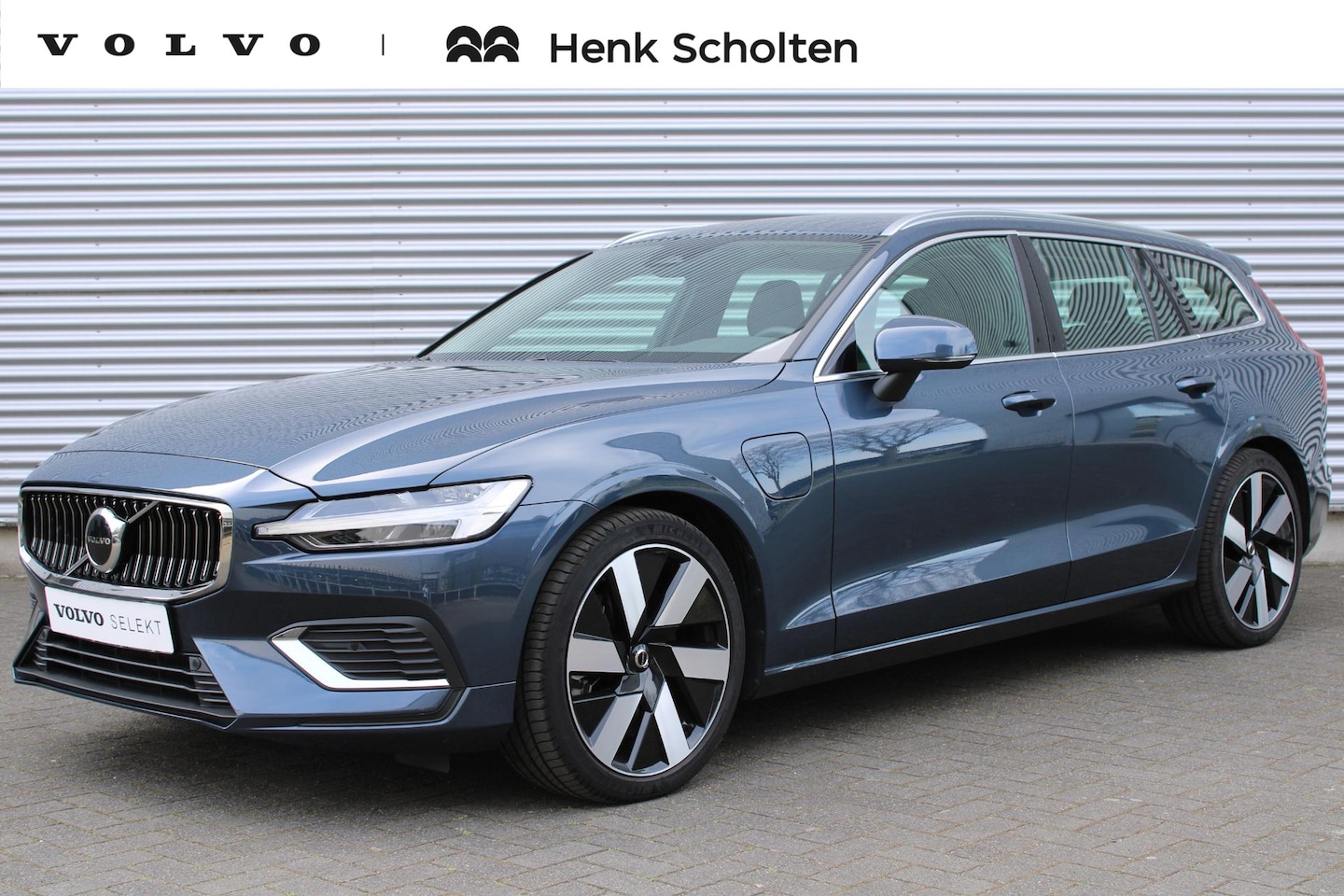 Volvo V60 - 2.0 T6 Plug-in hybrid AWD Essential Bright | Lederen Bekleding | Trekhaak Met Semi Elektri - AutoWereld.nl