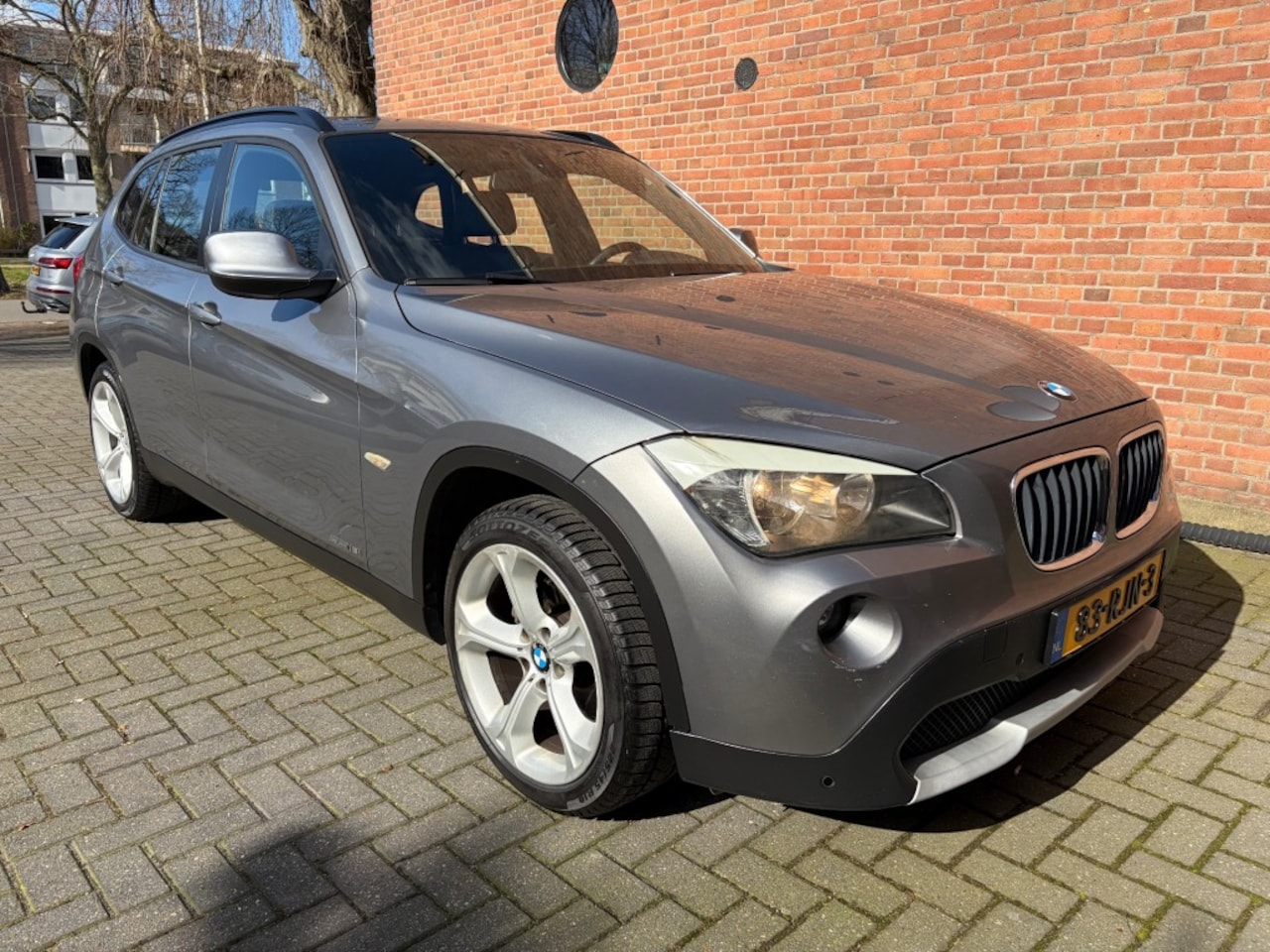 BMW X1 - SDRIVE18I EXEC. PANO/SPORTSTOELEN/CAMERA/GROOT NAVI/LEER - AutoWereld.nl
