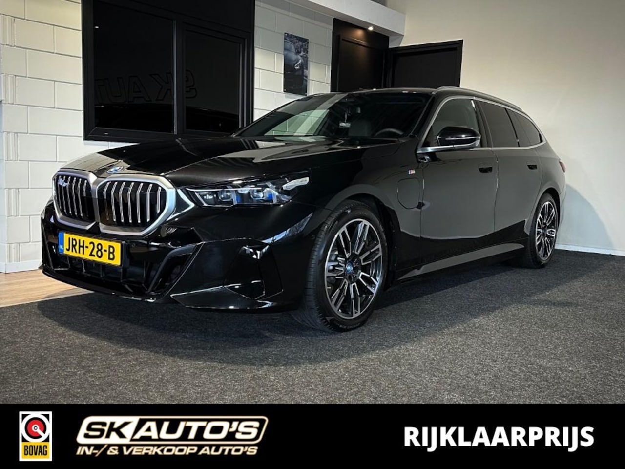 BMW 5-serie - 530E M SPORT EDITION l NAP l HK SOUND l ACC l TREKHAAK l LED l - AutoWereld.nl