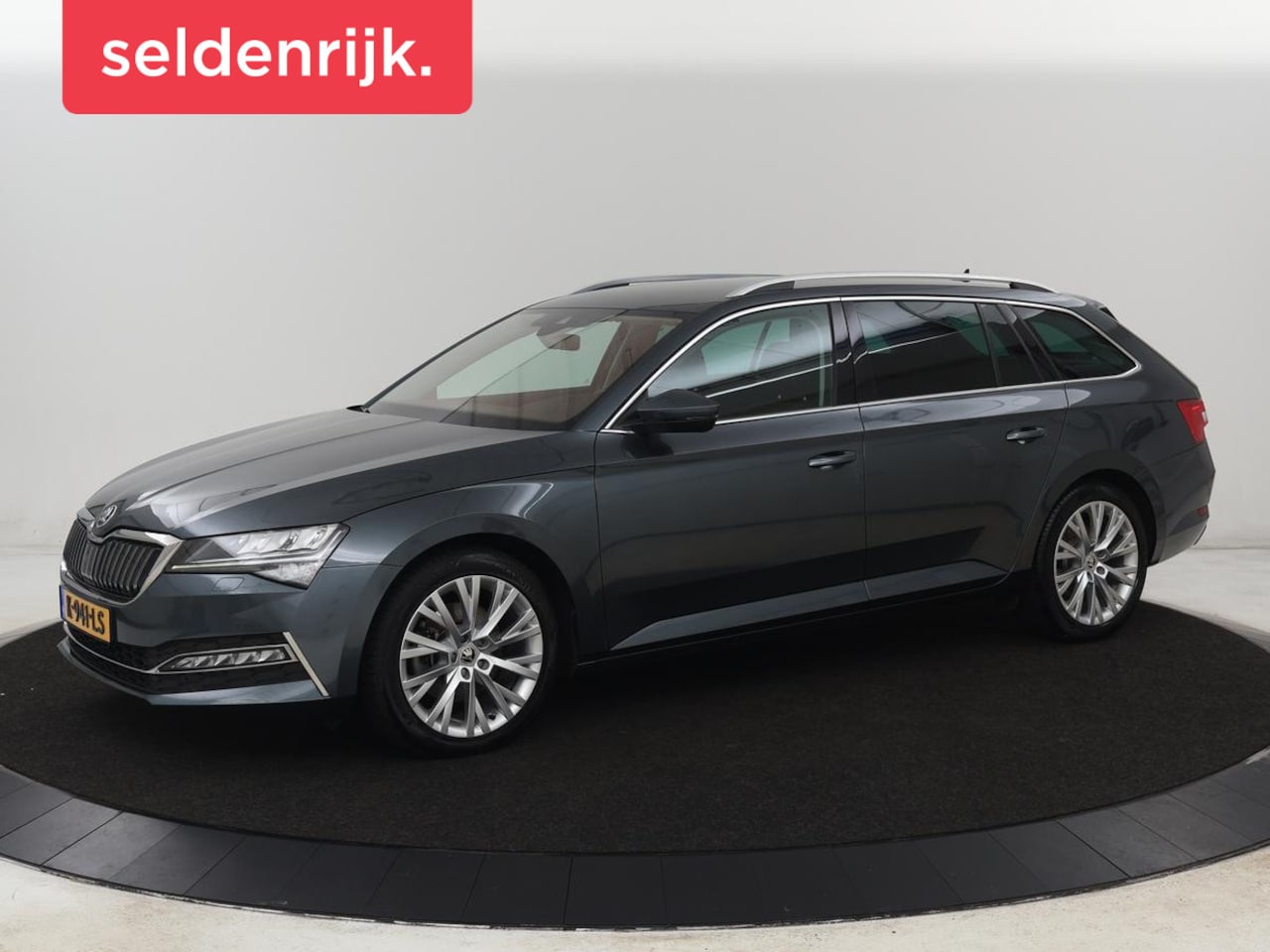 Skoda Superb - 1.4 TSI iV Business Edition | Leder/Alcantara | Stoelverwarming | Canton Sound | Memory | - AutoWereld.nl