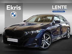 BMW 5-serie - Sedan 520i | M Sport Pro | Glazen Panoramadak | Stuur & Stoelverwarming | Leder | Active C