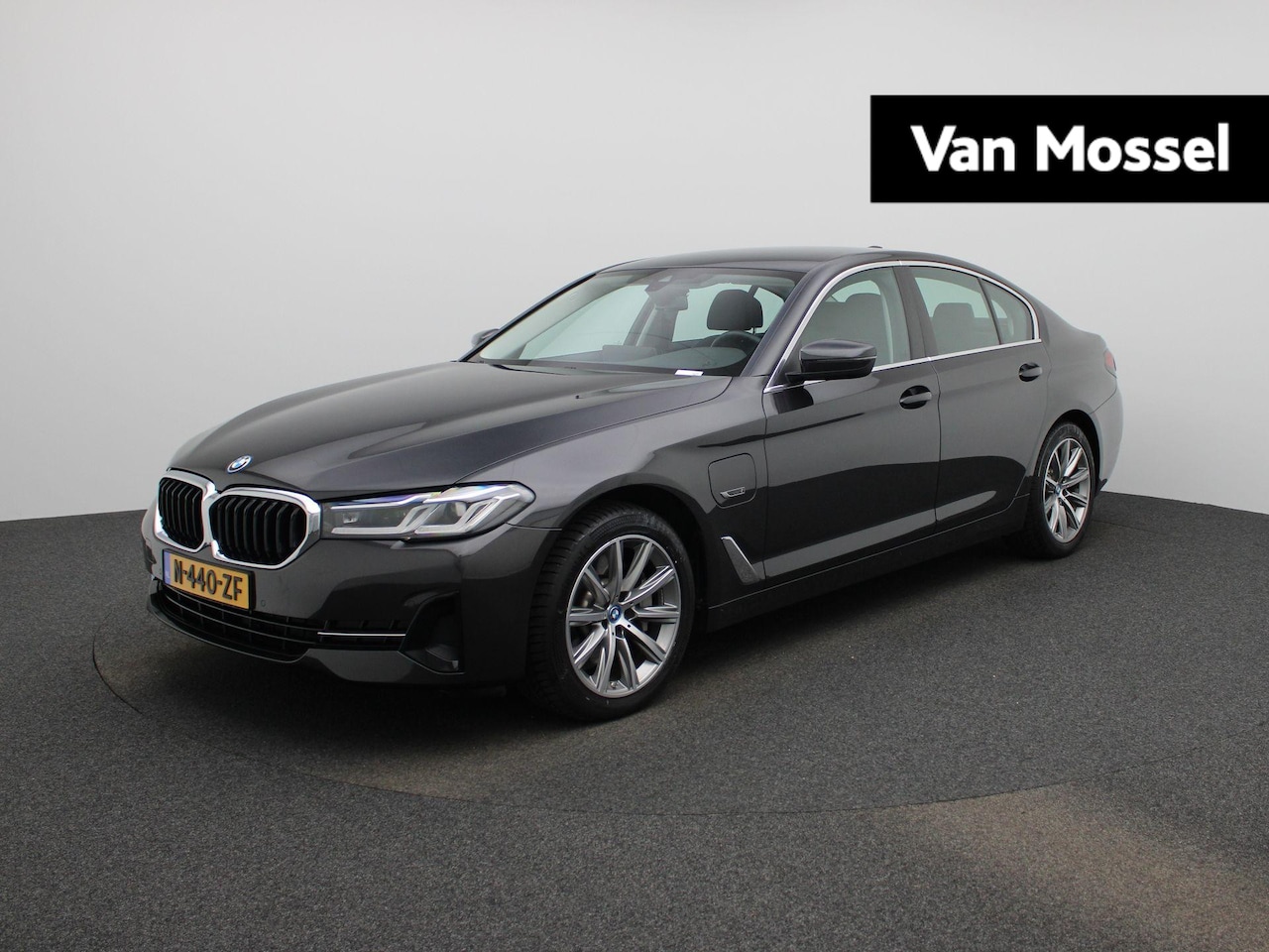 BMW 5-serie - 520e Business Edition Plus | APPLE CARPLAY | LASER LIGHT | STOELVERWARMING | NAVIGATIE | B - AutoWereld.nl