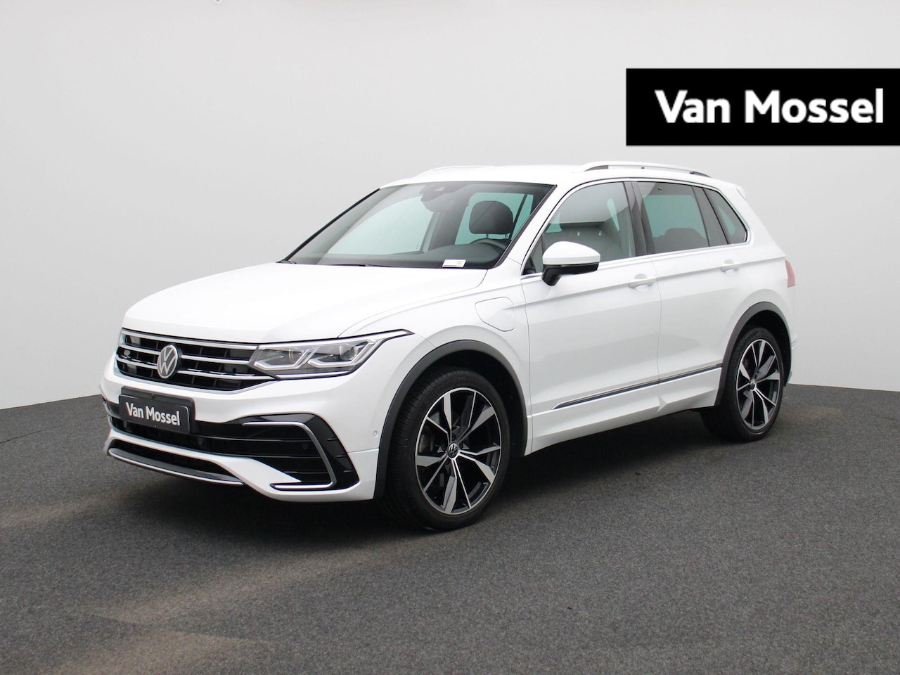 Volkswagen Tiguan - 1.4 TSI eHybrid R-Line Business | 245 PK | SoH 100% | Plug- In Hybrid | Trekhaak  | Stoelv - AutoWereld.nl