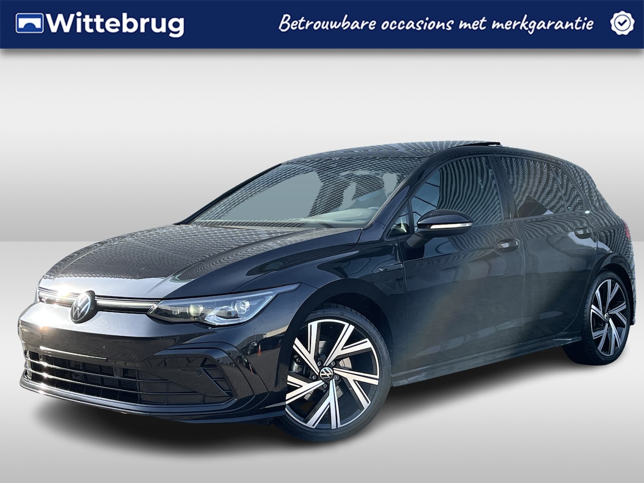 Volkswagen Golf - 1.5 eTSI 150PK R-Line Business+ / Panoramadak / R-Line Interieur + Exterieur / LED Matrix - AutoWereld.nl