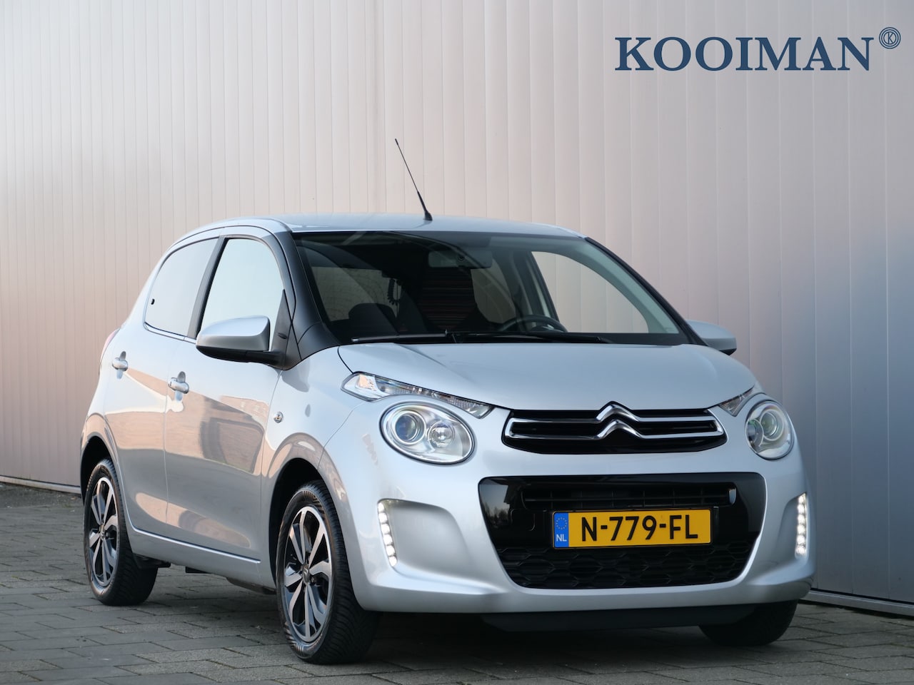 Citroën C1 - 1.0 VTi 73pk Shine Apple Carplay / Camera / Keyless / Parkersensoren - AutoWereld.nl
