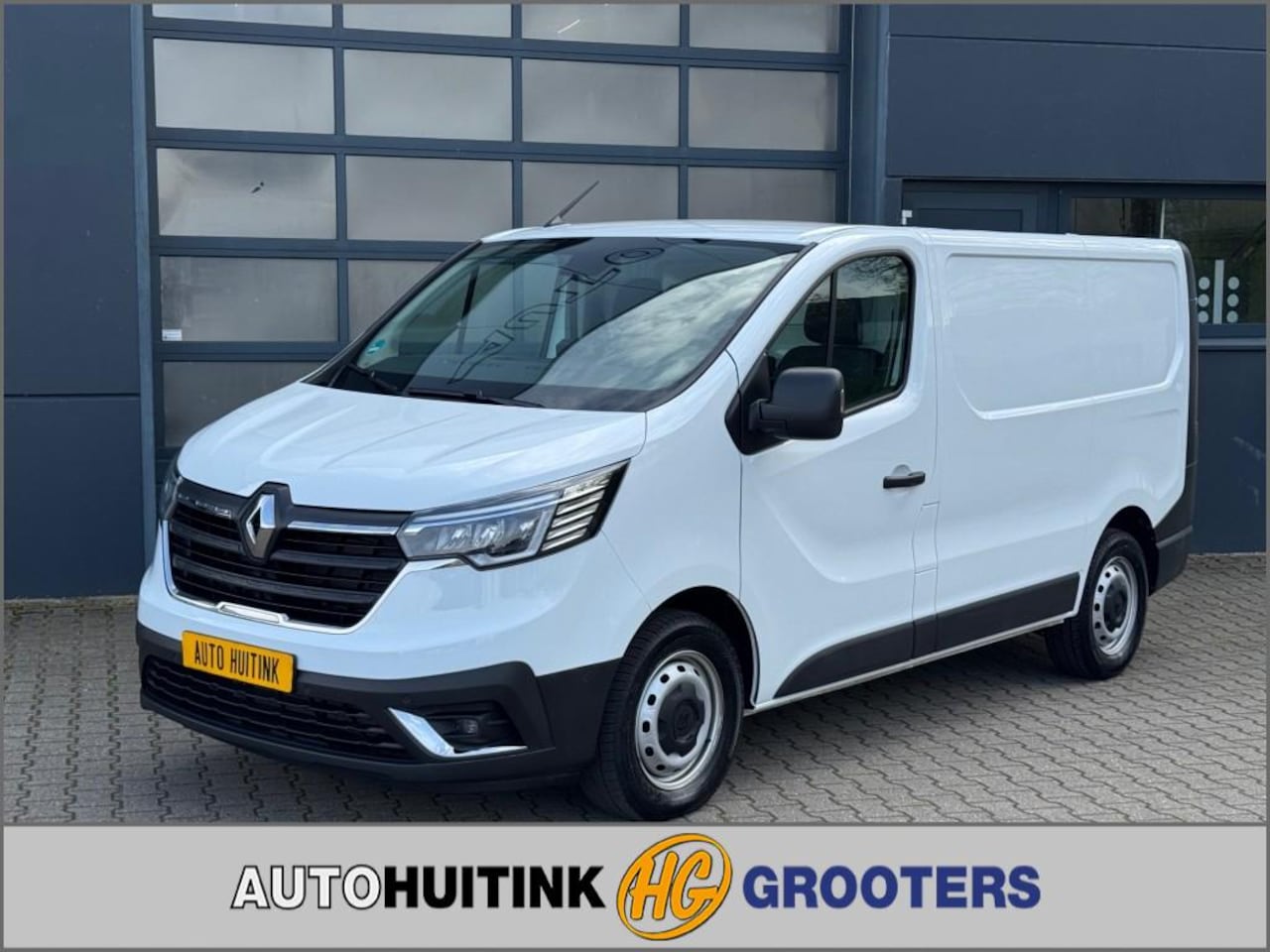 Renault Trafic - 2.0 D 130pk  L1H1 - Navi/Carplay/Android - Camera - sensoren v/a/zijkant - betimmering - a - AutoWereld.nl