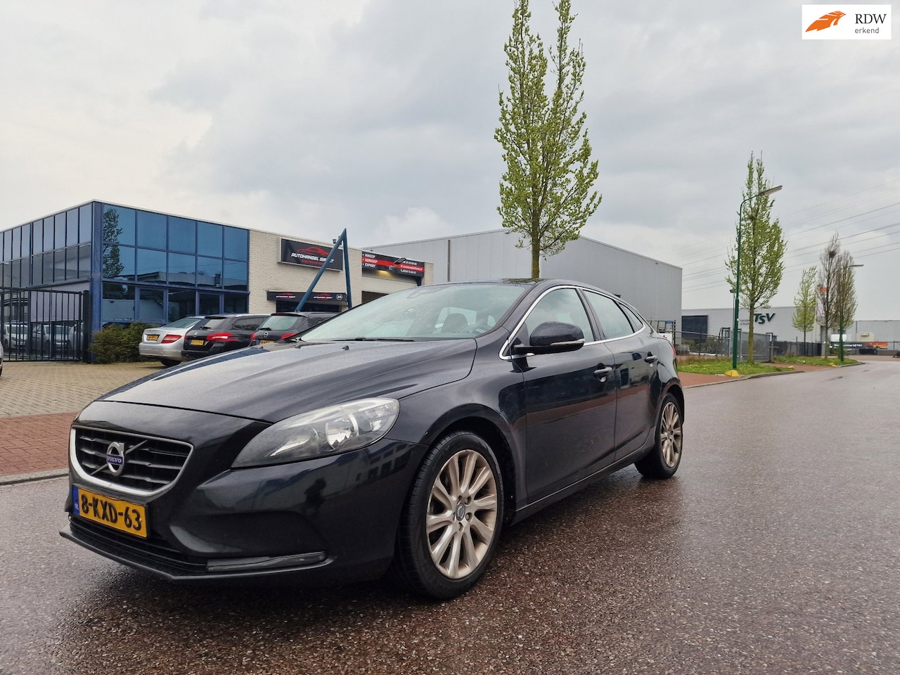 Volvo V40 - 1.6 D2 Momentum NAVI PSENSOR CRUISE TREKHAAK 2 X SLEUTELS - AutoWereld.nl