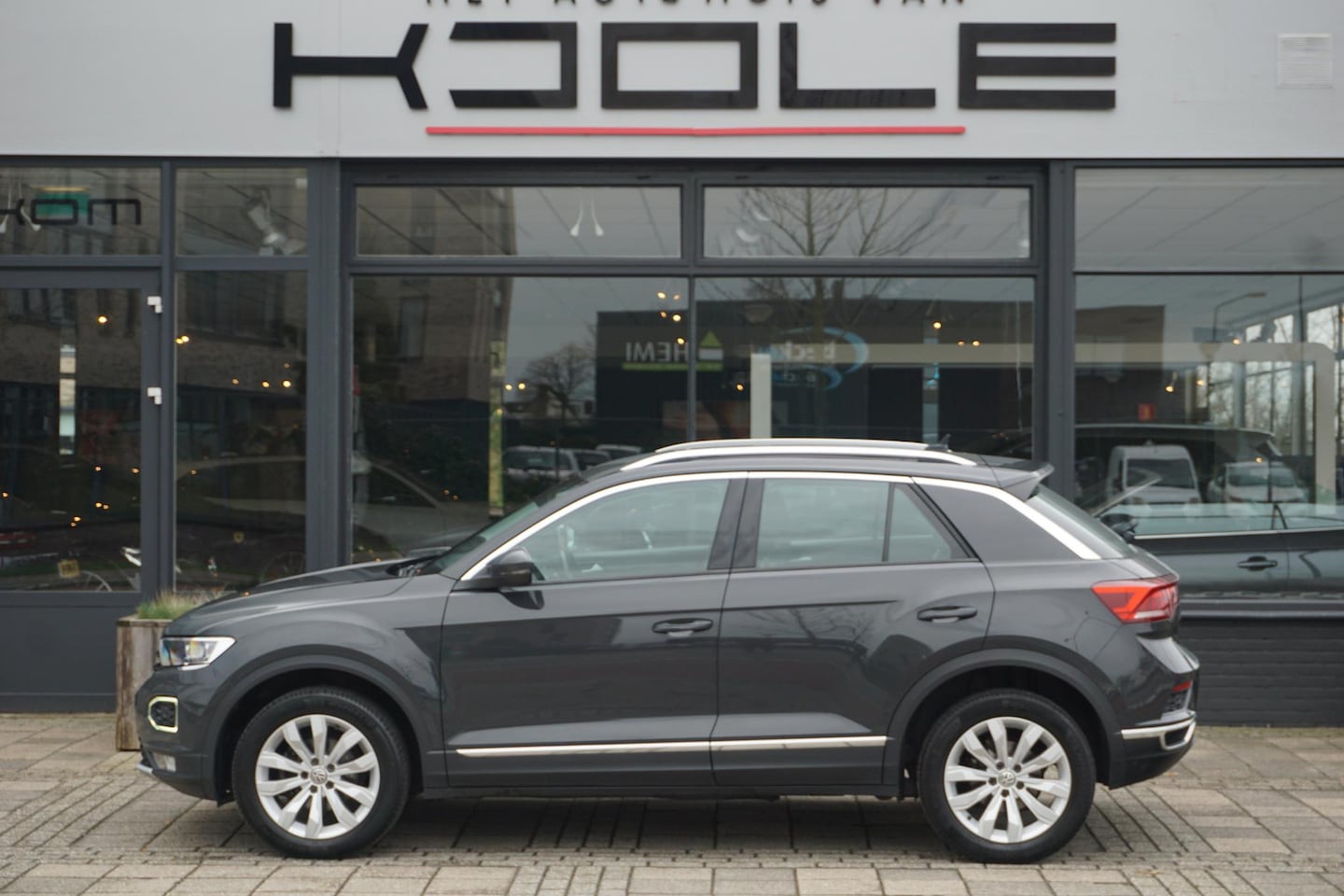 Volkswagen T-Roc - 1.5 TSI Sport | ACC | digi cockpit | LED - AutoWereld.nl
