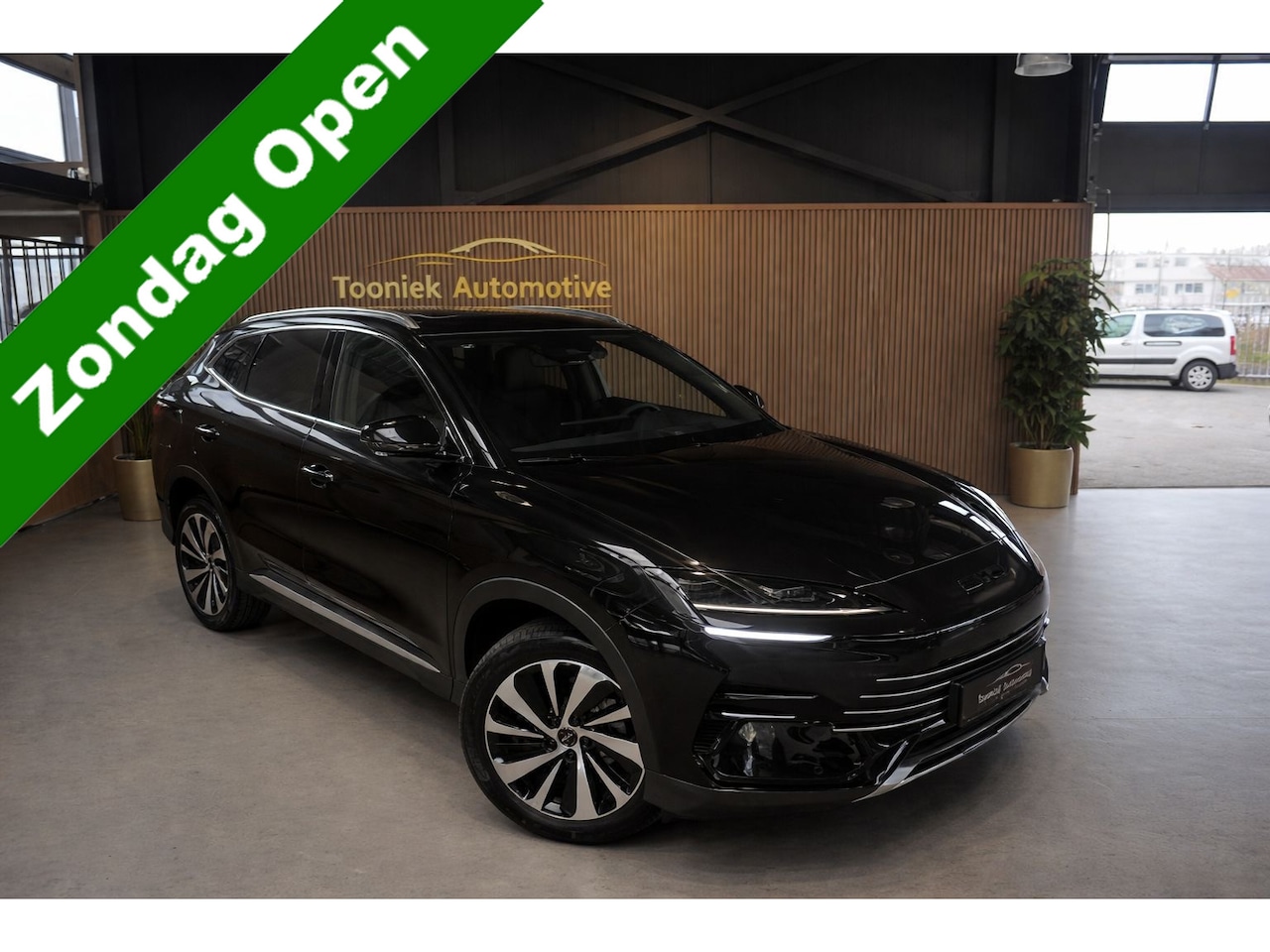 BYD Seal U - PHEV DM-I Boost 1.5 DM-i FWD Panorama Leder interieur . El achterklep, Navigatie Draaibaar - AutoWereld.nl