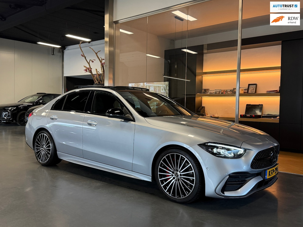 Mercedes-Benz C-klasse - 180 AMG Night pakket 2021 garantie dealer onderhouden - AutoWereld.nl
