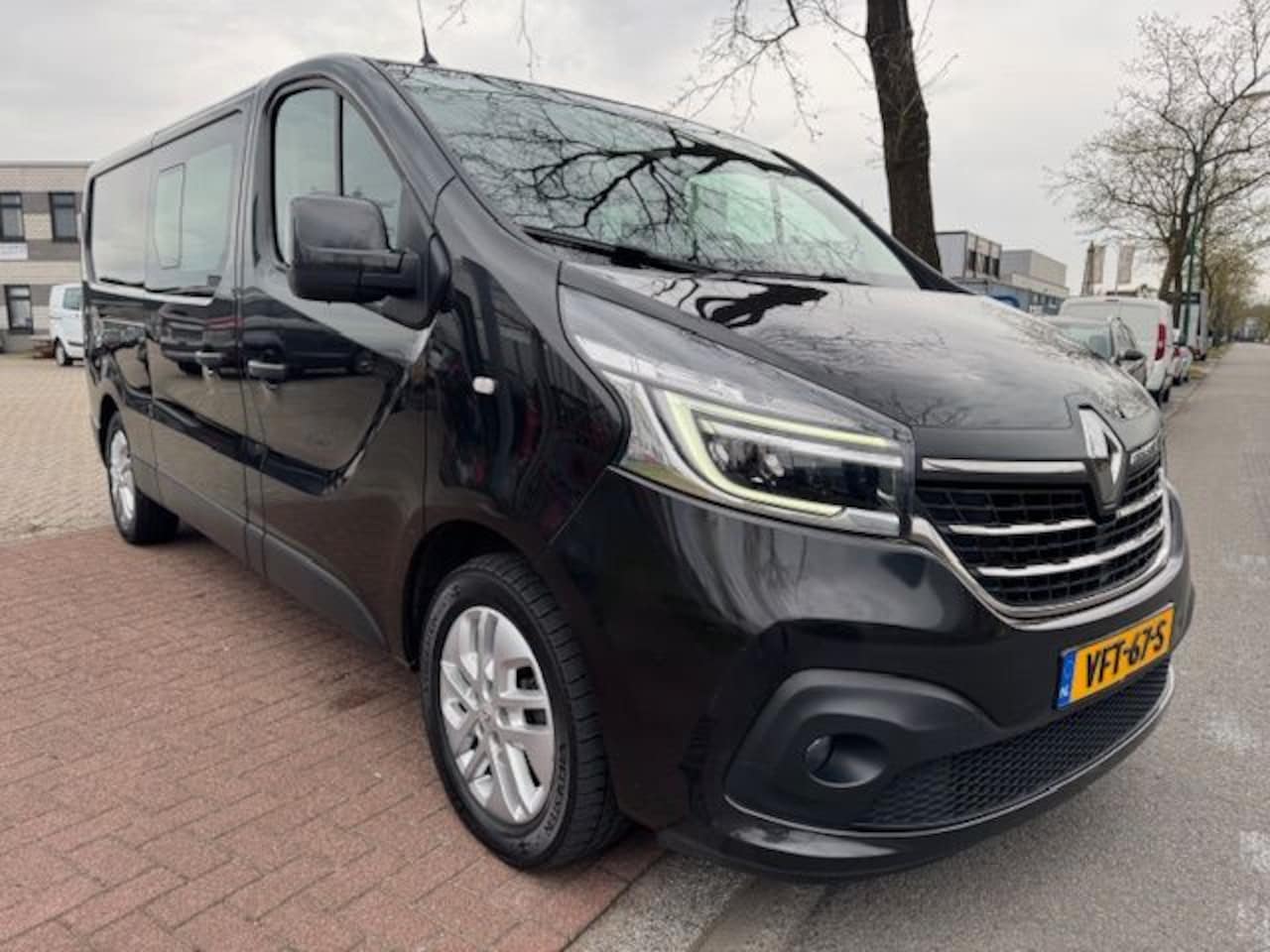 Renault Trafic - 2.0 DCi 145pk Dubbel Cabine Automaat L2 Comfort Airco,Navigatie,Camera - AutoWereld.nl
