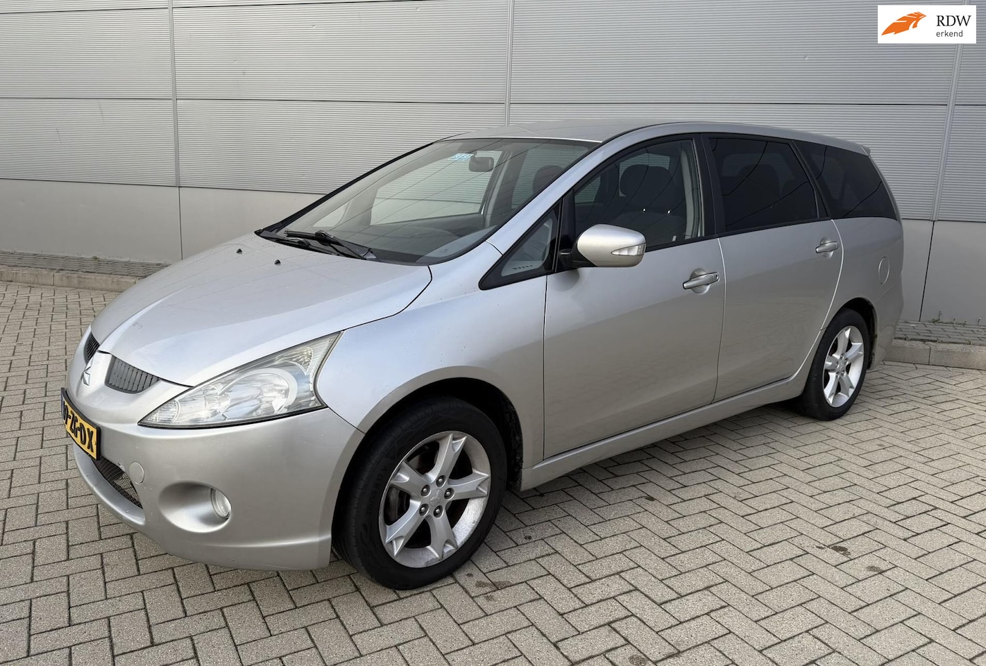 Mitsubishi Grandis - 2.4-16V Intense 2.4-16V Intense - AutoWereld.nl