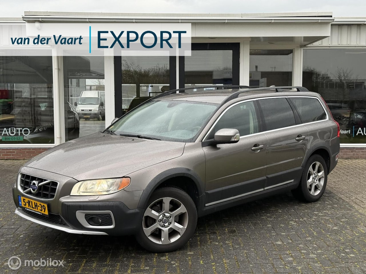 Volvo XC70 - 2.4 D5 Summum AWD Leder / Xenon / Navi / Trekhaak - AutoWereld.nl