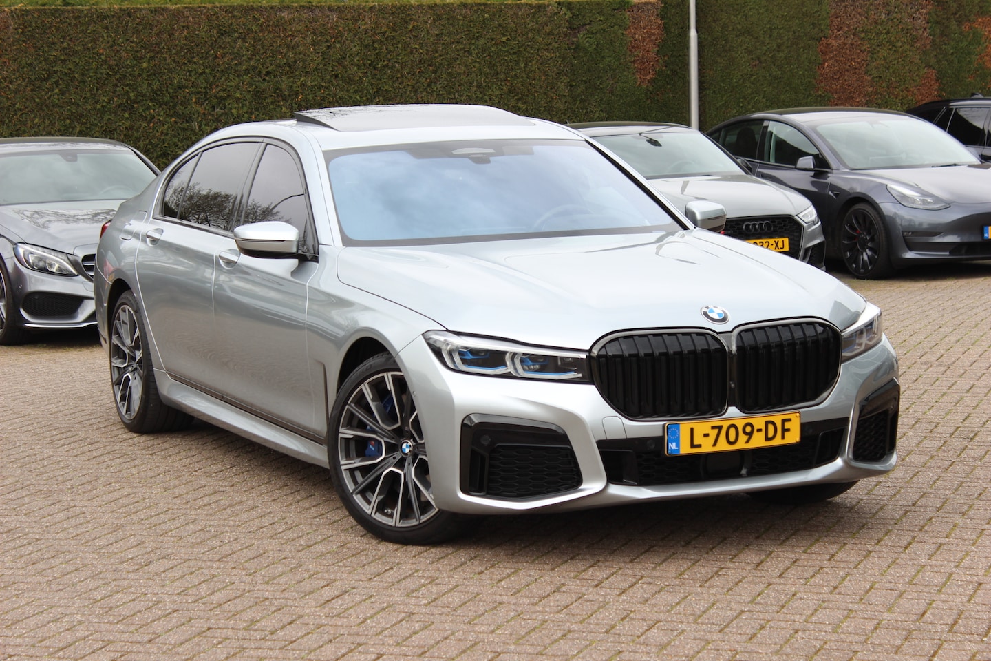 BMW 7-serie - 745Le xDrive High Executive / Nieuwpr. €178.341 / Achterasbesturing / Schuifdak / 360Camer - AutoWereld.nl