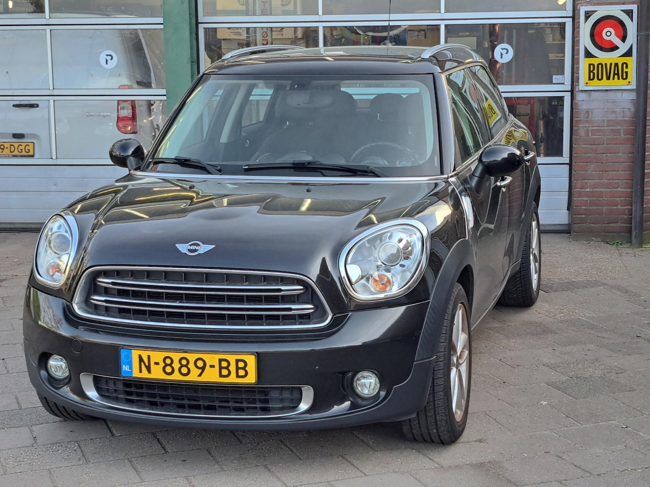 MINI Countryman - Mini 1.6 Cooper Chili Panodak/Leder-stof/PDC - AutoWereld.nl