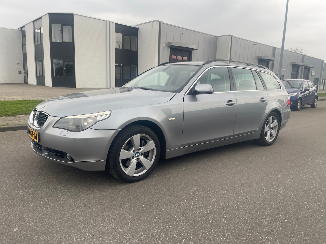 BMW 5-serie Touring - 530xi APK Gekeurd Zeer nette staat AIRCO ALF. TREKHAAK - AutoWereld.nl