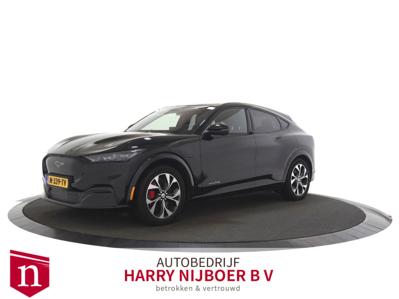 Ford Mustang Mach-E - AWD 75 kWh Trekhaak / Panoramadak / SOH 100% - AutoWereld.nl