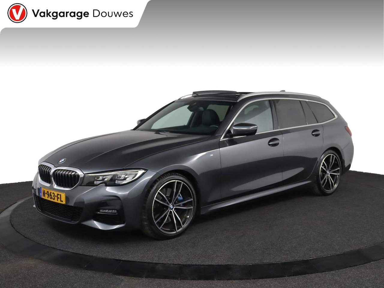 BMW 3-serie Touring - 330i High Executive | Automaat | Pano | Leder | Stoelverwarming | PDC | Camera | Trekhaak - AutoWereld.nl