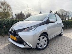 Toyota Aygo - 1.0 VVT-i x-play Automaat , 44.198km N.A.P , 5 Deurs , Airco / Camera - Multimedia / Elec.