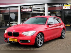 BMW 1-serie - 118i SPORT - XENON | TREKHAAK | BLUETOOTH | NAVIGATIE | SPORTSTOELEN