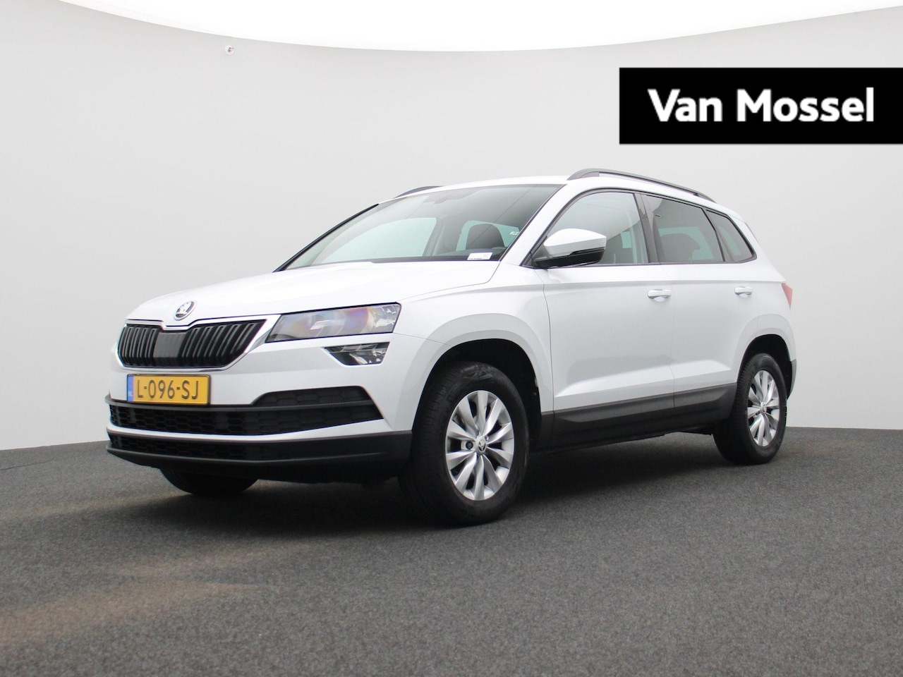 Skoda Karoq - 1.5 TSI ACT Business Edition | Automaat | Stoelverwarming | Navigatie | Apple Carplay/Andr - AutoWereld.nl