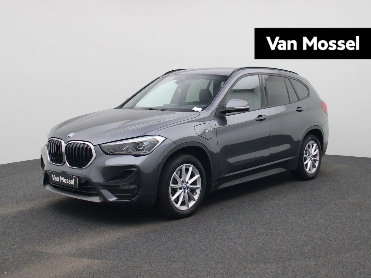 BMW X1 - xDrive25e PHEV | Cruise Control | Head-up display | Stoelverwarming | Achteruitrijcamera | - AutoWereld.nl