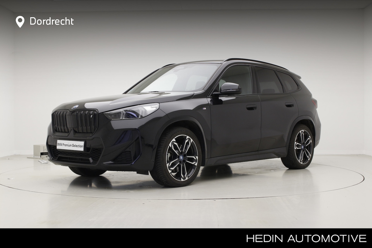 BMW iX1 - xDrive30 67 kWh | Panorama | Camera | Harman Kardon | Voorbereiding Driving Assistant Plus - AutoWereld.nl