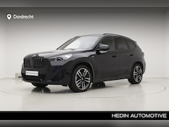 BMW iX1 - xDrive30 67 kWh | Panorama | Camera | Harman Kardon | Voorbereiding Driving Assistant Plus