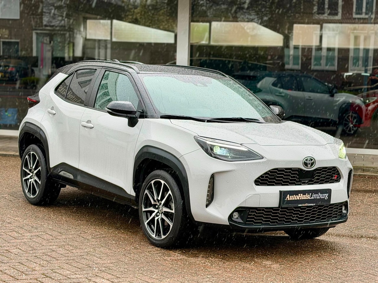 Toyota Yaris Cross - 1.5 Hybrid GR Sport|Camera|HUD|Nav|CarPlay|Pano|Nieuwstaat! - AutoWereld.nl