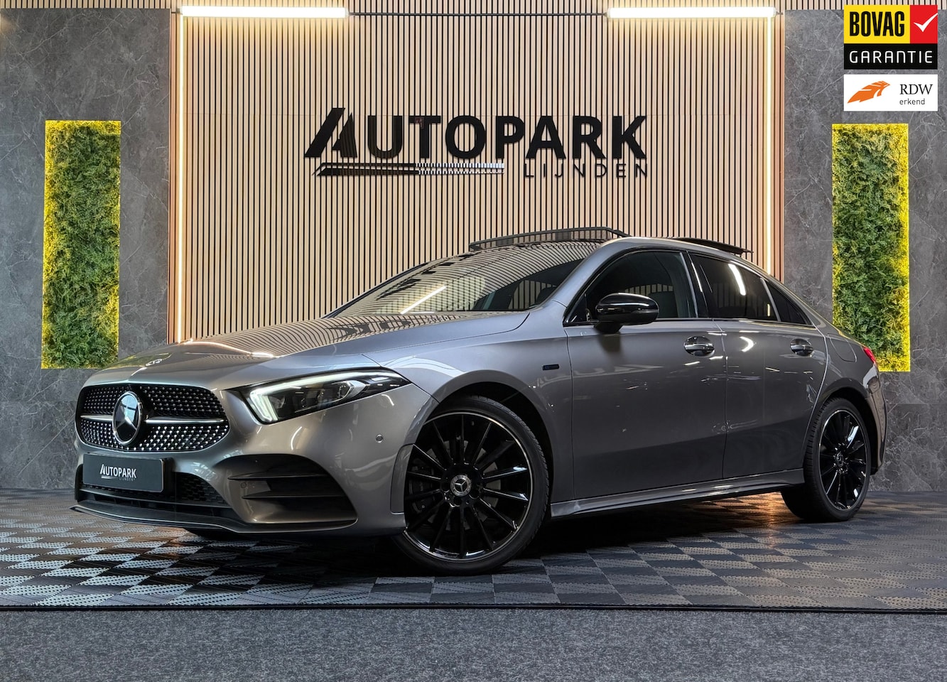 Mercedes-Benz A-klasse - 250e Premium Plus |AMG|PANO|BURMESTER|360CAM|MEMORY|KEYLESS|SFEERVERLICHT|DEALER ONDERHOUD - AutoWereld.nl