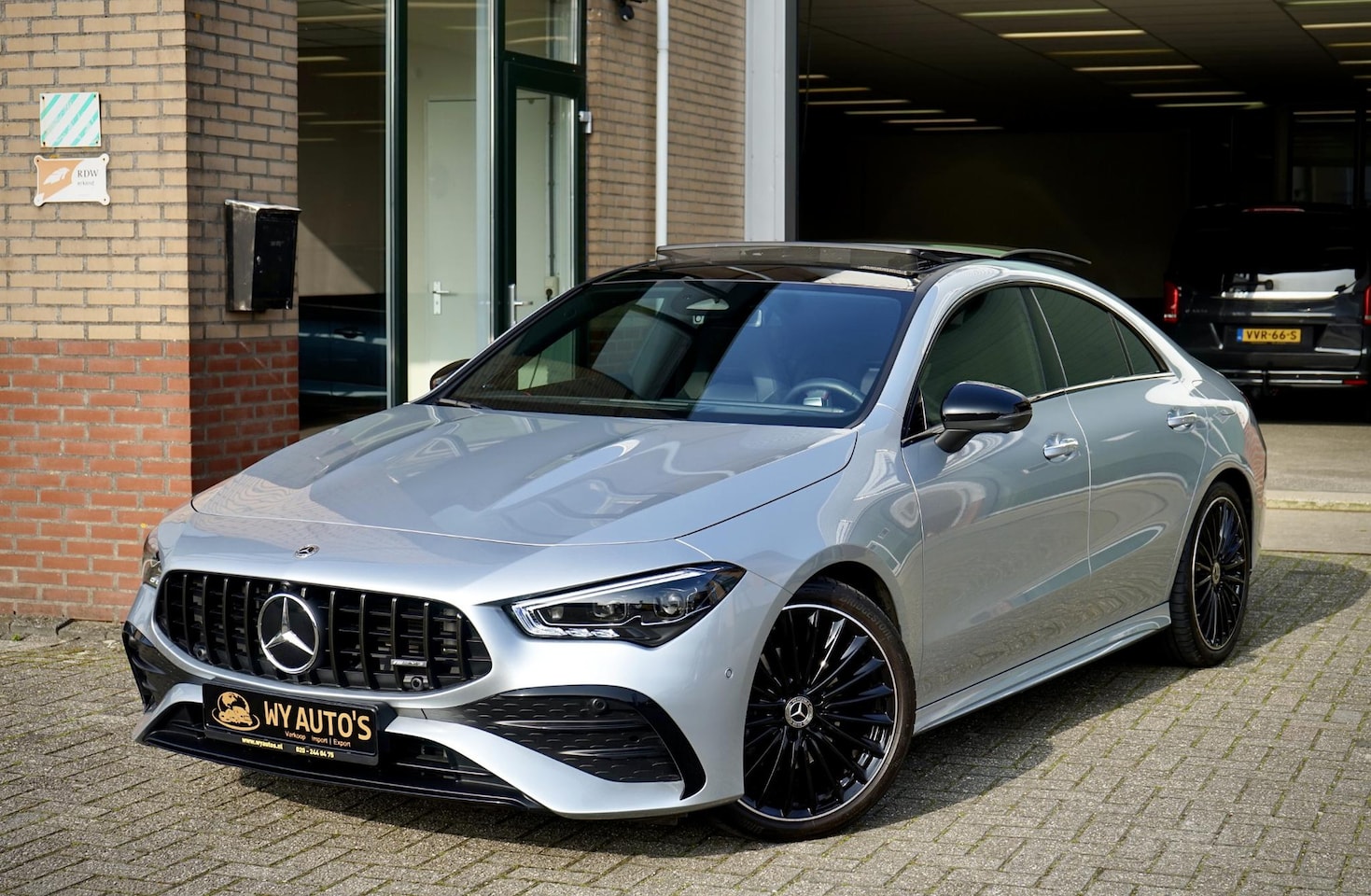 Mercedes-Benz CLA-Klasse - 180 AMG Line Plus Full Options|Pano|360camera|Panamericana|Night|Memory|HUD - AutoWereld.nl