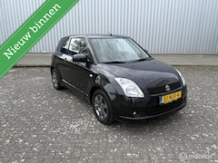 Suzuki Swift - 1.5 Exclusive / keyless / stoel verw