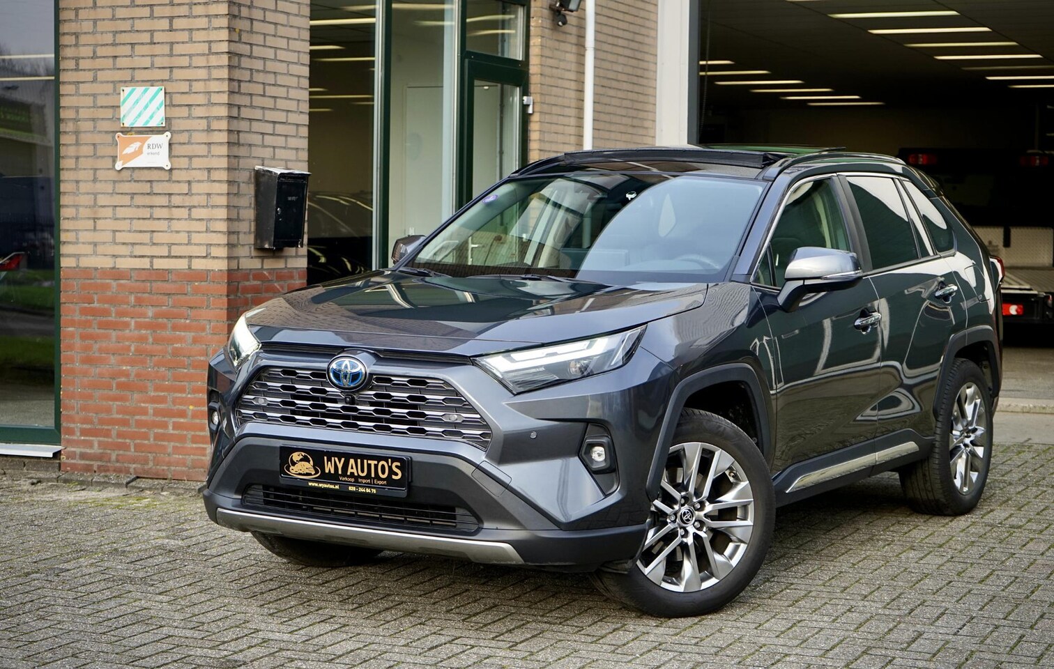 Toyota RAV4 - 2.5 Hybrid Executive Garantie t/m 20233|Panoramadak|JBL|Volleer|Dealeronderhouden - AutoWereld.nl
