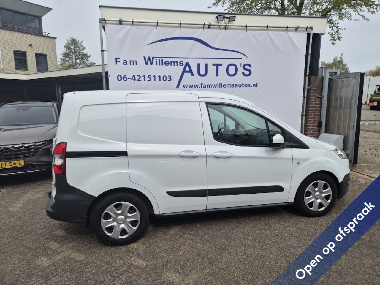 Ford Transit Courier - 1.5 TDCI Euro 6 Airco Schuifdeur - AutoWereld.nl