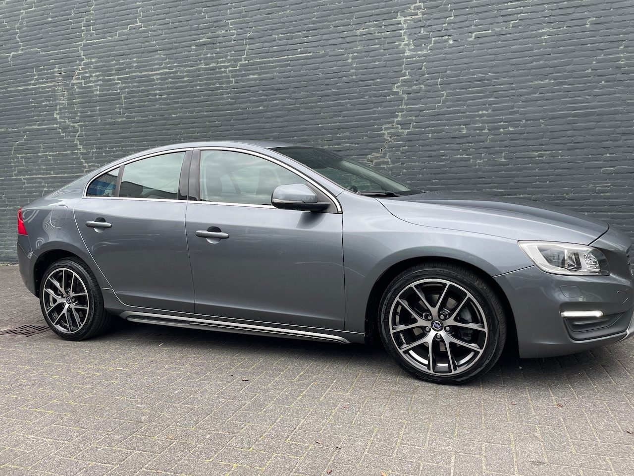 Volvo S60 - 2.0 T3 R-Design XENON | NAVI | WINTER-PACK - AutoWereld.nl