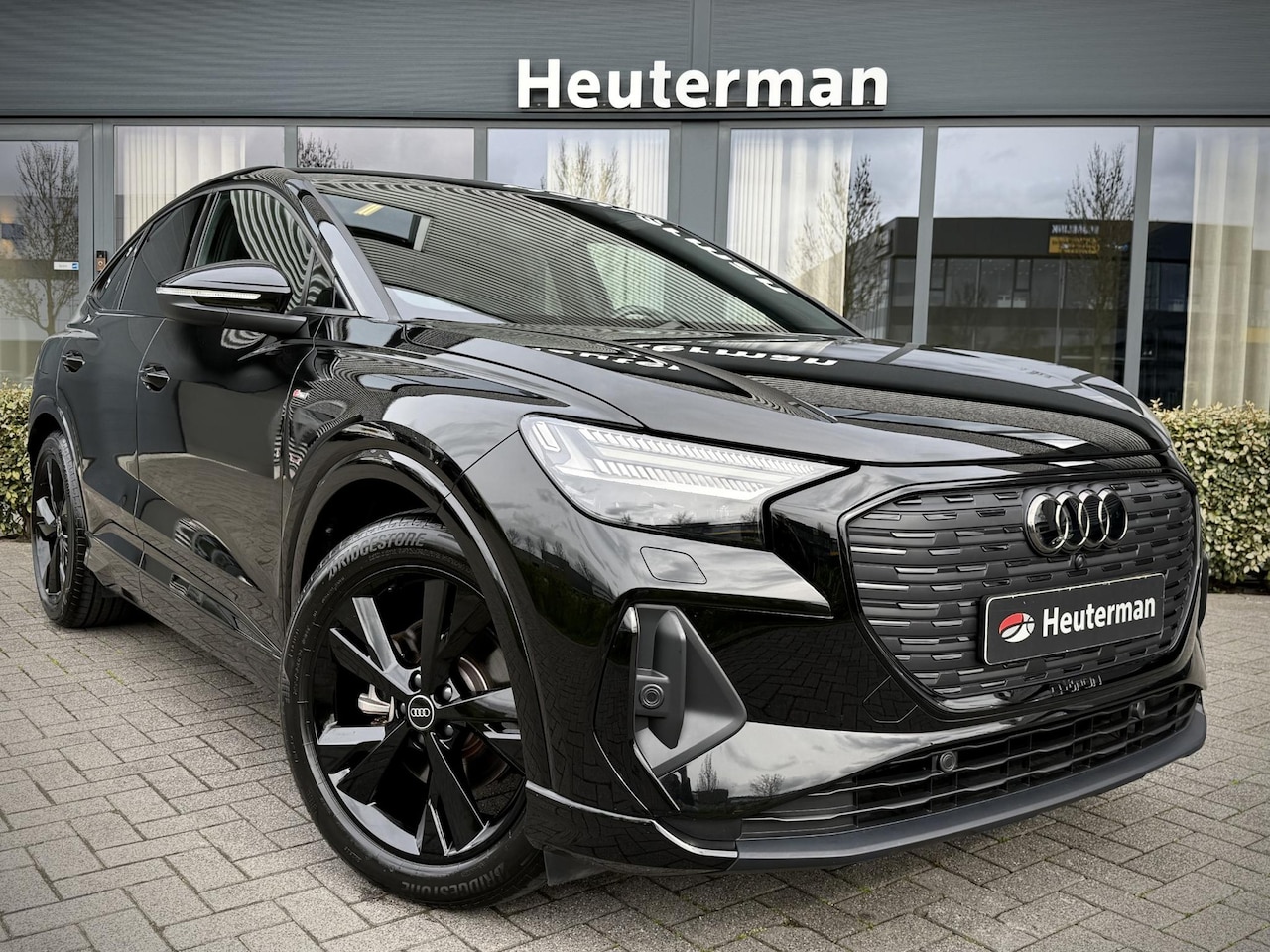 Audi Q4 Sportback e-tron - 35 55 kWh S-Line/ Zwart Optiek/ LED/ Kms Uniek! - AutoWereld.nl