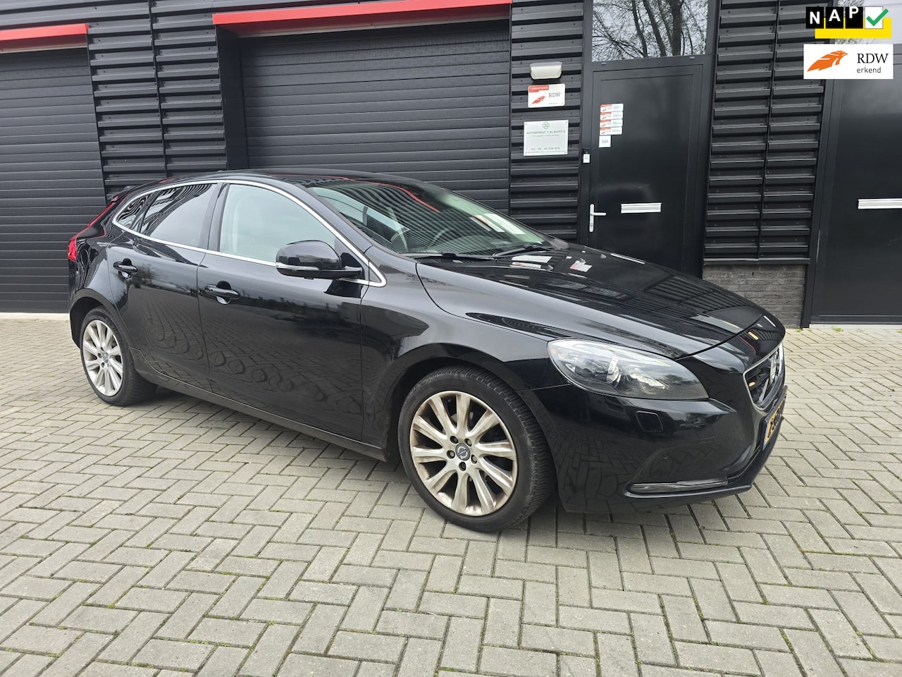 Volvo V40 - 1.6 D2 Summum | PANO | CAMERA | XENON - LED | STOELVERWARMING | KEYLESS | MEMORY | VEEL OP - AutoWereld.nl
