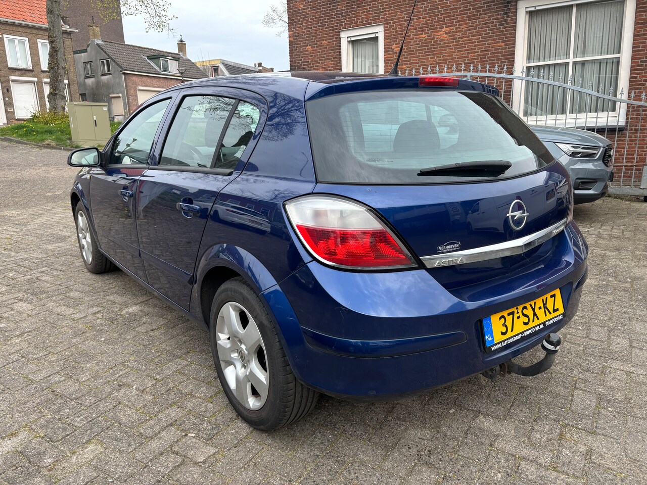 Opel Astra - 1.6 Essentia airco / trekhaak / apk tot 10 april 2027
