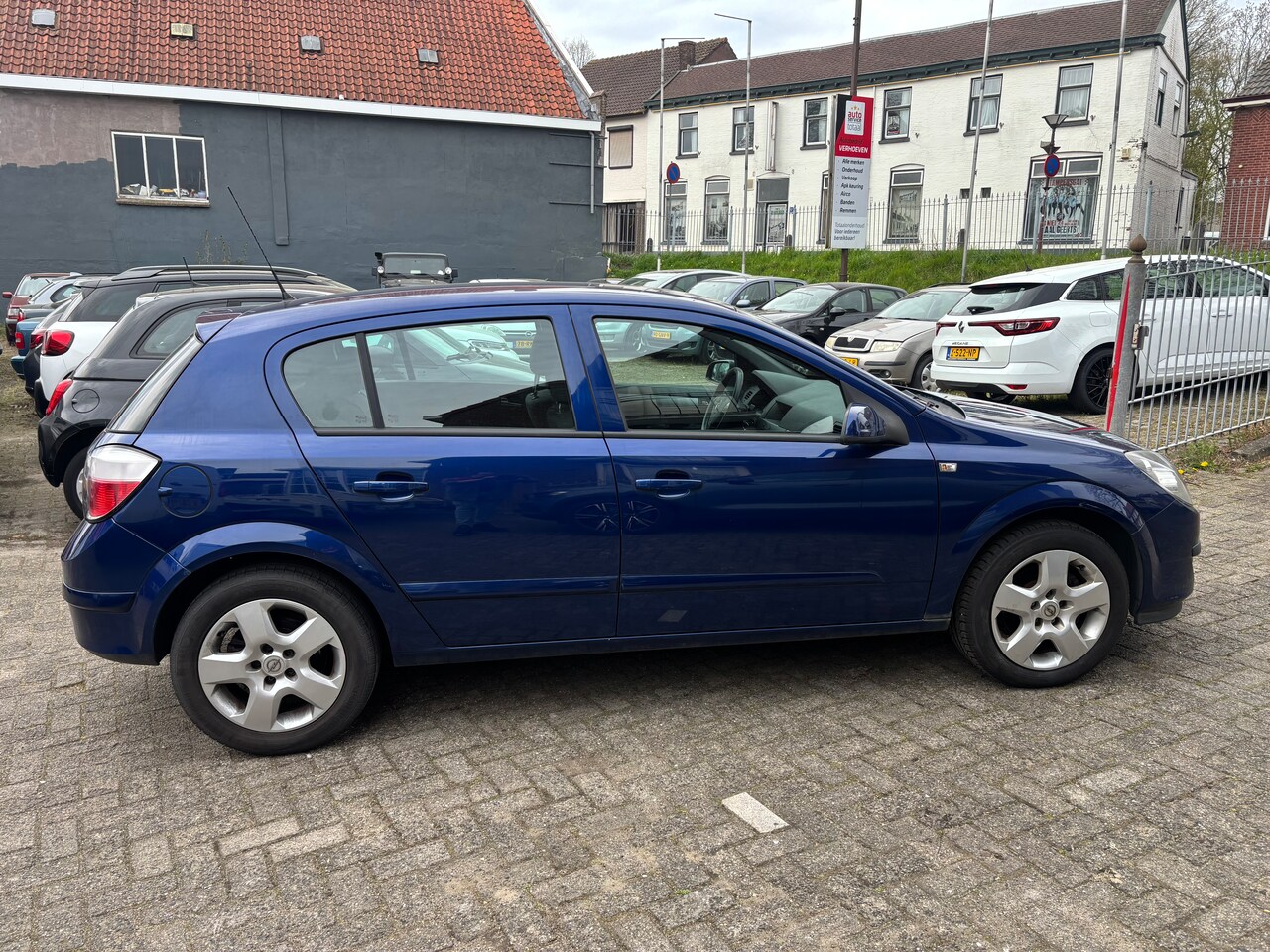 Opel Astra - 1.6 Essentia airco / trekhaak / apk tot 10 april 2027