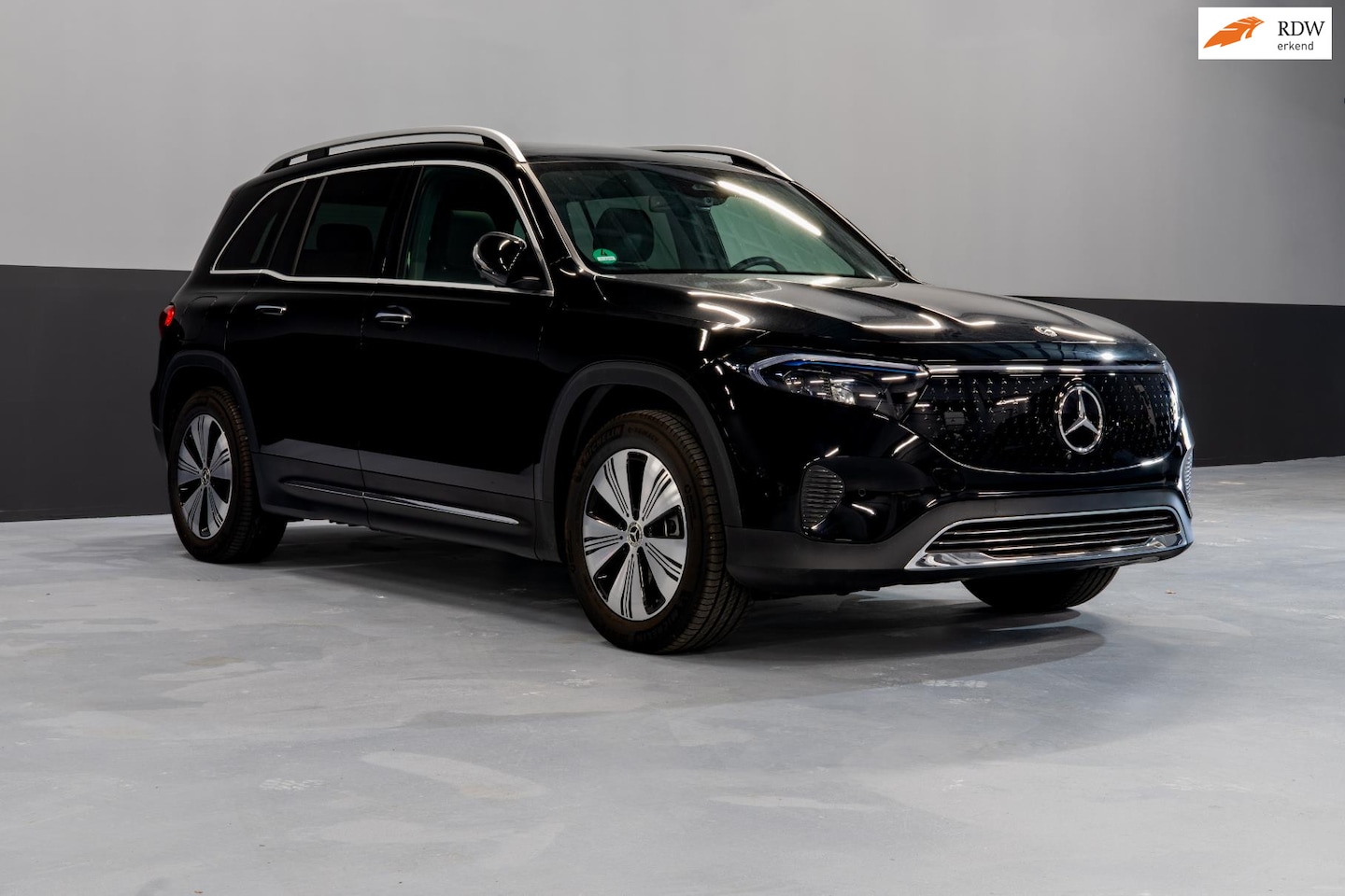 Mercedes-Benz EQB - 350 4MATIC AMG Line 67 kWh 350 4MATIC AMG Line 67 kWh - AutoWereld.nl