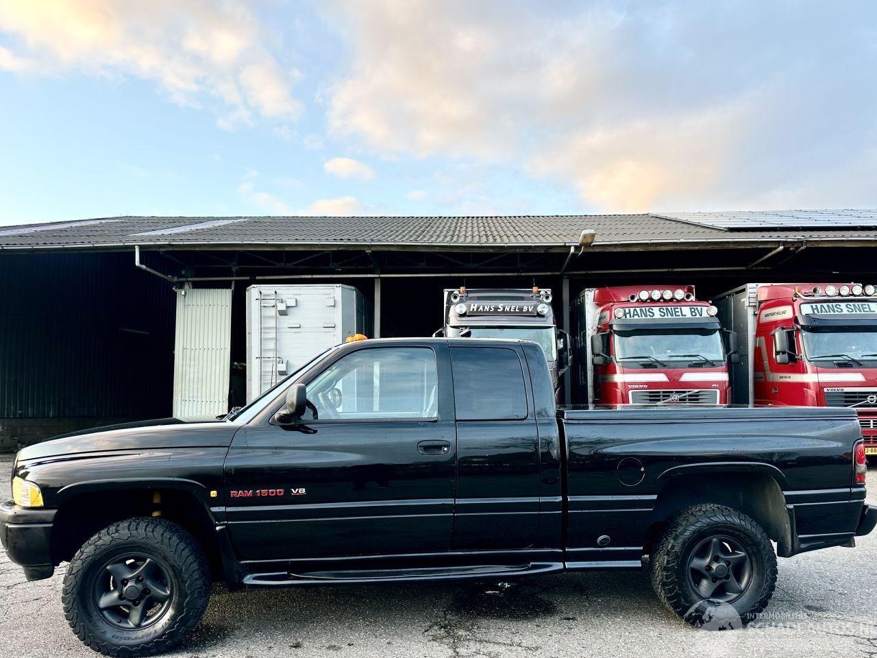 Dodge Ram 1500 - V8 Magnum 4x4 lpg automaat - nap - uitlaat klepsysteem - airco - cruise - leer - 4x goede - AutoWereld.nl